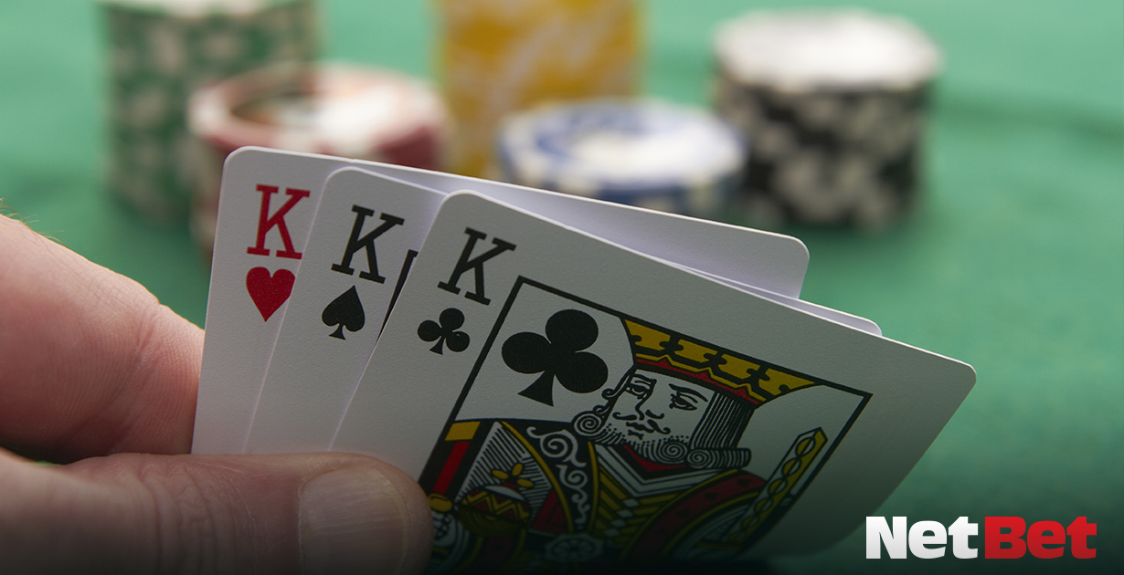 Jogo de cartas Euchre, 2 baralhos especializados, pré-despojado para 33  cartas para Euchre clássico ou 32 cartas variantes de 6 jogadores